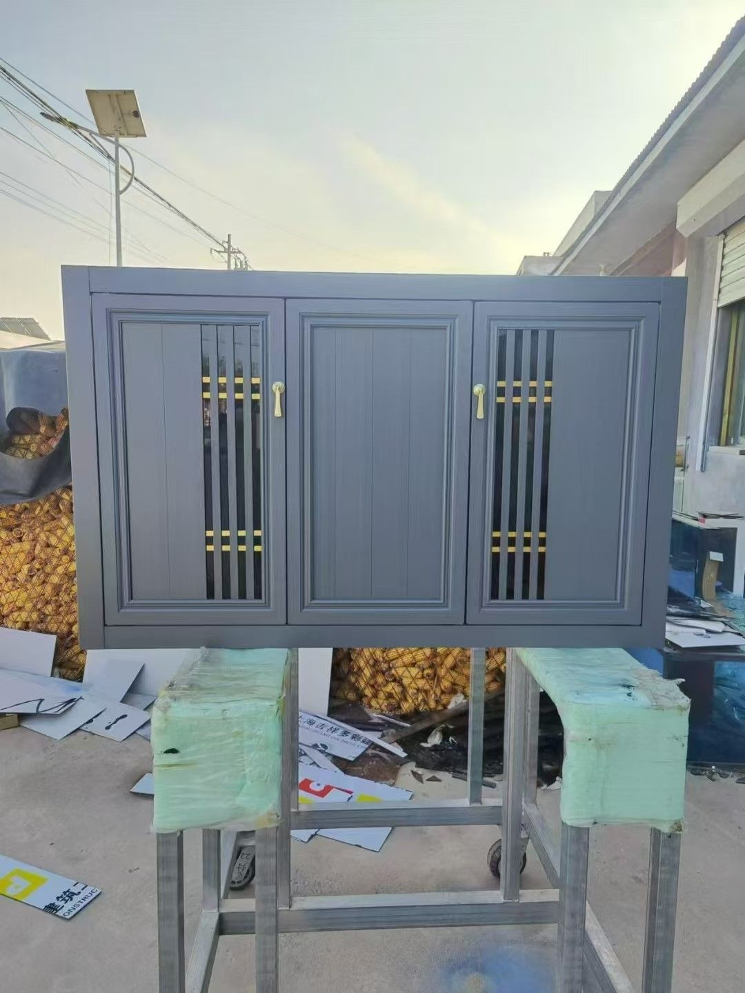 Classical Aluminum Aquarium Stand Cabinet – Custom Fish Tank Base with Golden Handles & Panel Doors